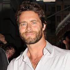 Howard paul donald (born 28 april 1968) is an english singer, songwriter, drummer, pianist, dancer and record producer. Howard Donald Google Images Howard Donald Robbie Williams Take That Robbie Williams
