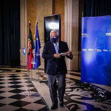 O plano prevê a reabertura de todas as lojas e dos centros comerciais a partir de 19 de abril. Marcelo Pressiona Mas Governo So Apresenta Plano De Desconfinamento Daqui A 15 Dias Observador