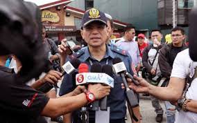 Guillermo lorenzo tolentino eleazar (born november 13, 1965) is a filipino police officer. Eleazar Promoted To 3 Star Rank Philippine News Agency