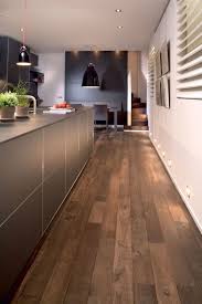 Revetement Sol Cuisine 19 Modeles De Sols Pour Une Cuisine Au Top Parquet Cuisine Cuisine Moderne Idees De Decor