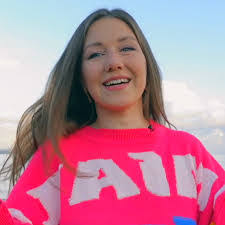 Lena Marsh's Instagram, Twitter & Facebook