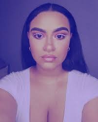 Laura Lesley's Instagram, Twitter & Facebook