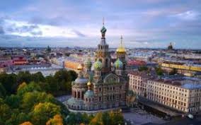 Sint petersburg kent vele kerken en kathedralen die zeer de moeie waard zijn om te bezoeken. Moermansk Express Het Russische Lapland Mevo Reizen