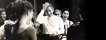 If you haven't seen west side story yet, go get your tickets for the semperoper in dresden now, before the cast will continue to australia: Carol Lawrence Remembers Leonard Bernstein