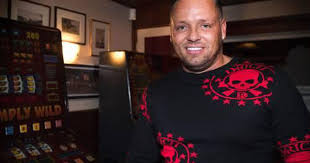 I've been doing game modification for a good seven years now and i'm specialized in texturing. Michael Van Der Plas Terug Naar Oostenrijk Entertainment Telegraaf Nl