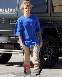 Come pettinare i capelli uomo (justin bieber style) w/ cali. Organizziamo Una Colletta Per Pagare Un Parrucchiere A Justin Bieber