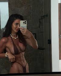 Инна Аминова - Смелые кадры из ее жизни