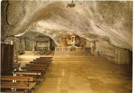 This bronze statue is topping the castle sant'angelo. Ilgiornaledimonte Monte Sant Angelo La Grotta Del Santuario Di San Michele