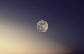 July's full moon is called the full thunder moon, after the frequent thunderstorms that roll in during early summer. Upb2s7djzh9cdm