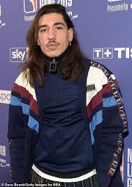 Ze is vrijwel altijd op de tribunes van stamford bridge te vinden als haar vriend. Arsenal Trio Bellerin Iwobi And Torreira Lead The Way To Annual Nba London Clash