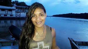 Ester Tigresa no pantanal,falando que a tuvira custa só 0.40 centavos 