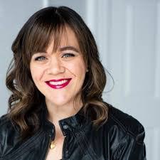 Shannon Vickers's Instagram, Twitter & Facebook