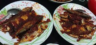 Test rasa, terakhir tambahkan cabai hijau. File Ikan Kembung Goreng Sambal Jpg Wikimedia Commons