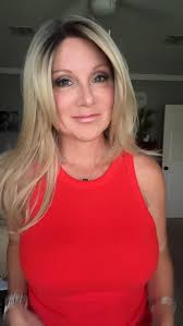 Definitely the wig giving me my confidence back. , Loving this new wig from  @glamvigorwig in the shade and style GLP009. It’s a rooted warmer blonde  but it leans more neutral/warm. , The fibers are ...