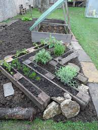 Die kräuter in meinem garten zu erwerben im freya verlag. Krauterecke Mit Fruhbeet Garten Gewachshaus Garten Hochbeet Garten