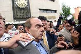 Vicente fox quezada protegió a kamel nacif y a miguel ángel yunes. 6xaoulyfgniqum