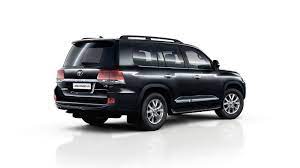 Vehicles pictured and specifications detailed in this brochure may vary with the actual vehicle. Land Cruiser V8 Overview Features Diesel Toyota Europe