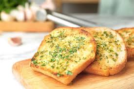 Getoastetes Brot Mit Krauterbutter Rezepte Toastbrot Rezept Lebensmittel Essen