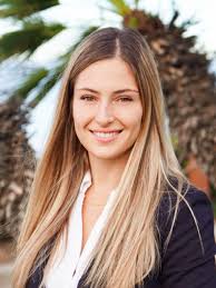 Kelly Lachance's Instagram, Twitter & Facebook