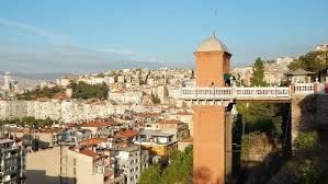 Ege bölgesi'nde denize kıyısı olan şehir i̇zmir körfezi üzerinde kuruludur. Wisata Di Izmir Dari Konak Square Ke Lift Bersejarah