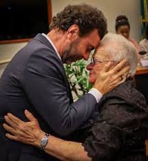 The candidate of psol to be mayor of rio is marcelo freixo, a history teacher that has a life full of militancy in human rights, fighted the mafia of rio and. Marcelo Freixo On Twitter Couple Photos Couples Scenes