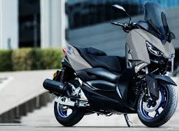 Outre des nouveaux coloris, les principales évolutions du xmax 125 avec euro5 sont donc internes : Yamaha Xmax 125 Et Tech Max 125 Les Evolutions 2021 Moto Station