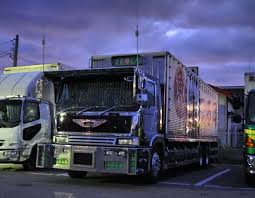 夜明けに響くマフラー音 丸信運送さんの社長号 デコトラ dekotora 仕事車 丸信輸送 日野自動車 夜明け 確か5時頃 デコトラ 日野 自動車 夜明け