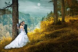 Bahkan, jika anda melihat di dunia maya banyak sekali yang bisa dijadikan inspirasi agar mendapatkan foto prewedding unik. Foto Prewedding Jogja Dengan Lokasi Alam Dan Pegunungan Dengan Art Editing Yang Memukau Foto Prewedding Jogja