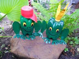 Izkustvo Ot Izpolzvani Plastmasovi Butilki Ili Pet Art Art Senses Artistichni Idei Za Interior I G Recycle Plastic Bottles Bottle Crafts Water Bottle Crafts
