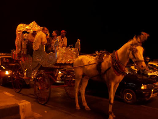 File:Victoria Carriage at Marine drive Mumbai.jpg - Wikimedia Commons