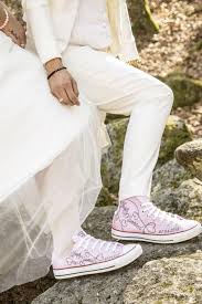 Entdecke phantastische, personalisierte hochzeitsgeschenke mit gravur & foto! Die 10 Besten Bilder Zu Wedding Chucks Notlikeyou Customized Converse Chucks In 2020 Braut Sneaker Converse Hochzeit