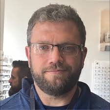 Hello is there any airbrush artists in town?