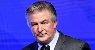 Alec Baldwin returns to "Saturday Night ...