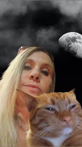 I've never had kittens who love playing and sleeping in their litter as  much as these do 🤔😮🙂🤣🤣🤣. Isaac, Ian and Inkie love a clean tray to  sleep in 🤣. Izmo just