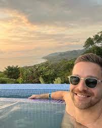 Tom Laster's Instagram, Twitter & Facebook