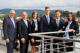 Ihre bank vor ort hilft ihnen gerne weiter. Vr Bank Main Kinzig Budingen Eg Gratuliert Zum Erfolgreichen Abschluss Der Nachwuchs Startet Ins Berufsleben Erlensee Aktuell