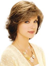 One of the most successful haircuts for round faces is a soft layered haircut for medium hair with layers that start below the chin. Curly Hair Shoulder Length Round Face Shoulder Length Short Hair Style Novocom Top