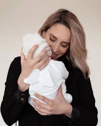 O primeiro filho da influencer e de paulo teixeira já nasceu e os papás estão muito felizes. Helena Coelho Revela Nome Da Filha Veja As Novas Imagens Da Bebe