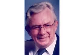 Suzanne Downer's Instagram, Twitter & Facebook