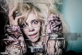 Wanita Gila Di Straightjacket Dan Cage Foto Stok