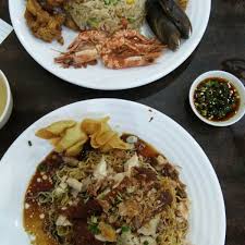 Oleh kerana banyaknya penduduk islam yang tinggal di barat china, banyak restoran di sana menghidang, atau dihidang oleh, umat islam. Photos At Restoran Makanan Cina Muslim Mohd Chan Sungai Besi Kuala Lumpur