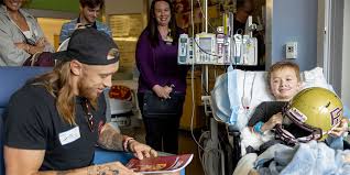 George Kittle Brightens Day for Children's Hospital Patients | University  of Iowa