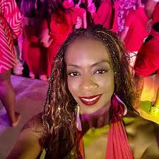 It's Only One You! 👚: @itsnbd NOVALIE SWEATER IN BLACK 😍 Shop My Top  REVOLVE 💄: Daphnique "ORCHID" Purchase in Facebook Shop💋  #daphniquesprings #iamdsprings #revolve #NBD #shareblackstories #croptop  #itsnbd #black #swipeleft⬅️