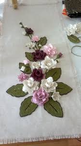 Gizemli Keceler Kece Runner Modelleri Costura Flores De Fieltro Bordado Cinta De Seda Ve Toallas Bordadas En Cinta