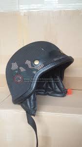 List tidak diurutkan berdasarkan ranking, melainkan hanya berupa list 10 besar merk helm terbaik baik jenis helm full face atau helm half face. Pin En Helm Vespa