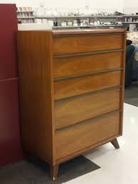 Huntley Furniture Mid Century Modern Dresser W 4 Splayed Legs Walnut Veneers 4 Drawers Ful Modern Chest Of Drawers Modern Chests Mid Century Modern Dresser
