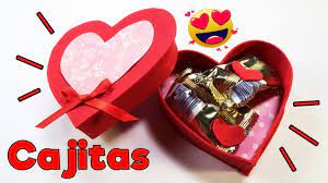 Caja en forma de corazón con 18 fresas cubiertas y decoradas con chocolate, 16 rosas naturales, botellita de vino 187,5ml. Cajas De Corazon Diy Heart Box Youtube