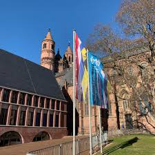 Die wormser stadtverwaltung hat alle bürgerinitiativen und bitten zurückgewiesen und der bau des haus am dom wurde genehmigt. Page 00001 Pfarrgruppe Dom St Peter
