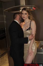 ▷ Bunny Colby in Bunny Colby orders her some delicious cock (Photo 320) |  Naughty America