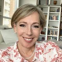 Justine Lyons's Instagram, Twitter & Facebook